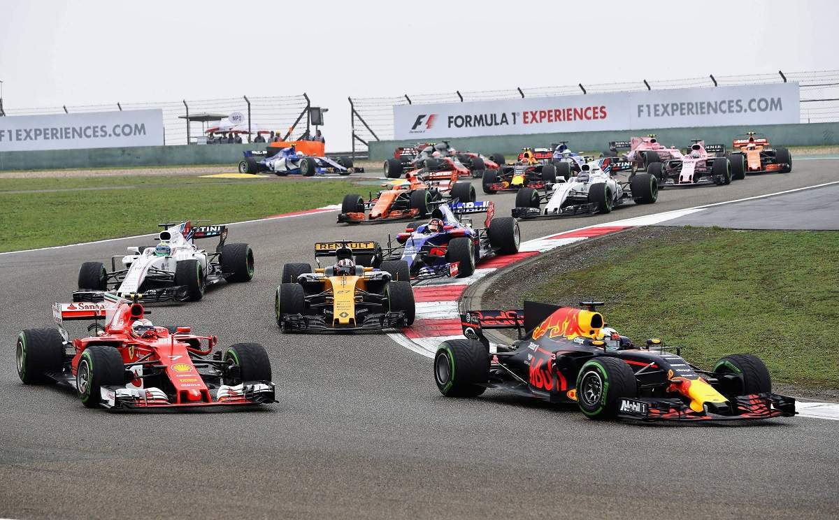 Foto: redbullcontentpool - Kina: Mercedes uzvratio udarac, Hamilton brži od Vettela